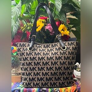 Michael Kors Black/Beige Signature Jacquard Tote EUC